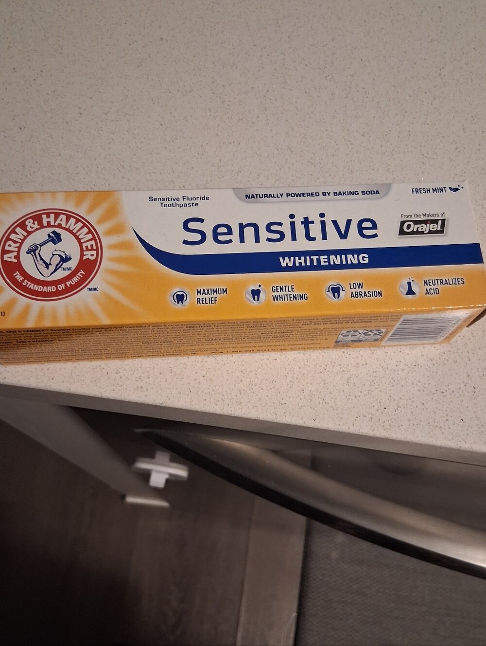 Sensitive Whitening Toothpaste - Yellow/White